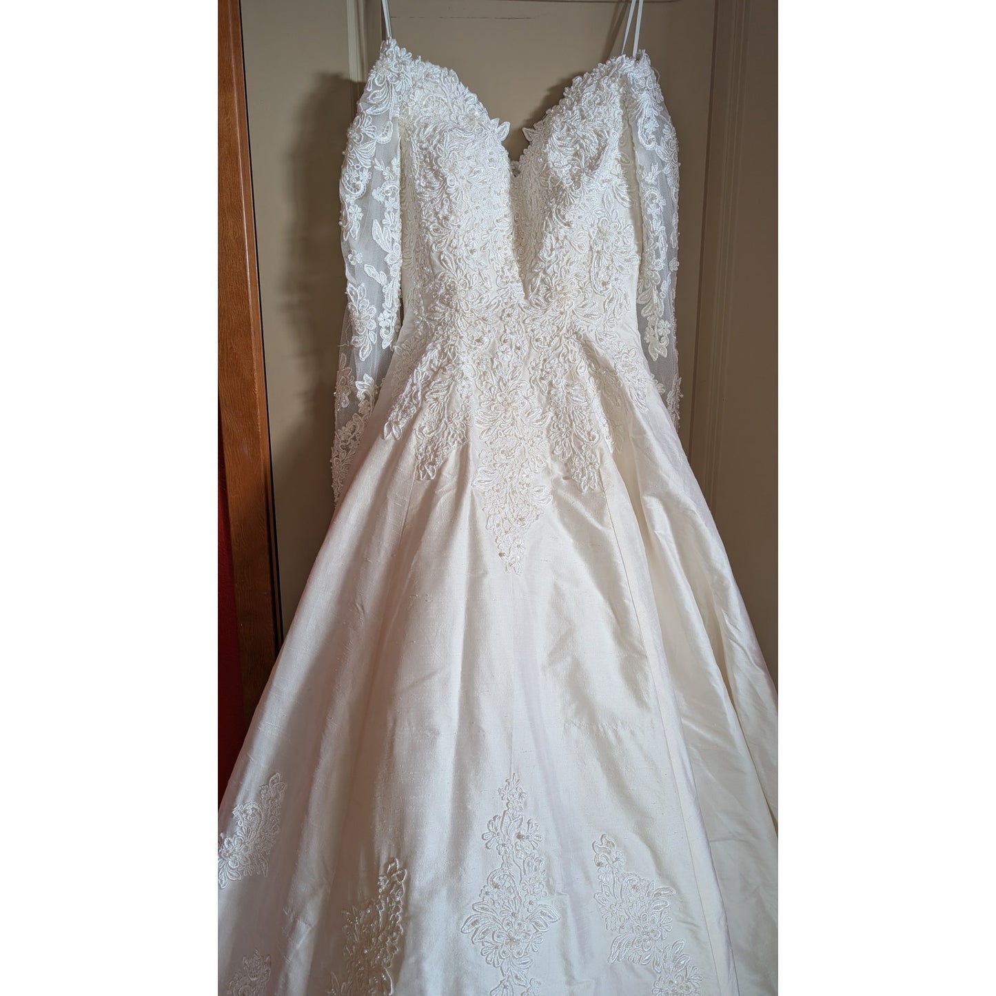 Mary’s Bridal Ivory Silk Wedding Dress Sweetheart Neckline Long Train