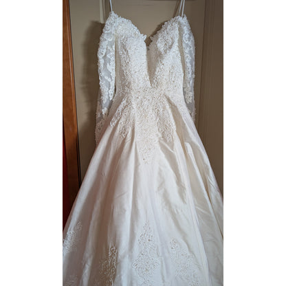 Mary’s Bridal Ivory Silk Wedding Dress Sweetheart Neckline Long Train