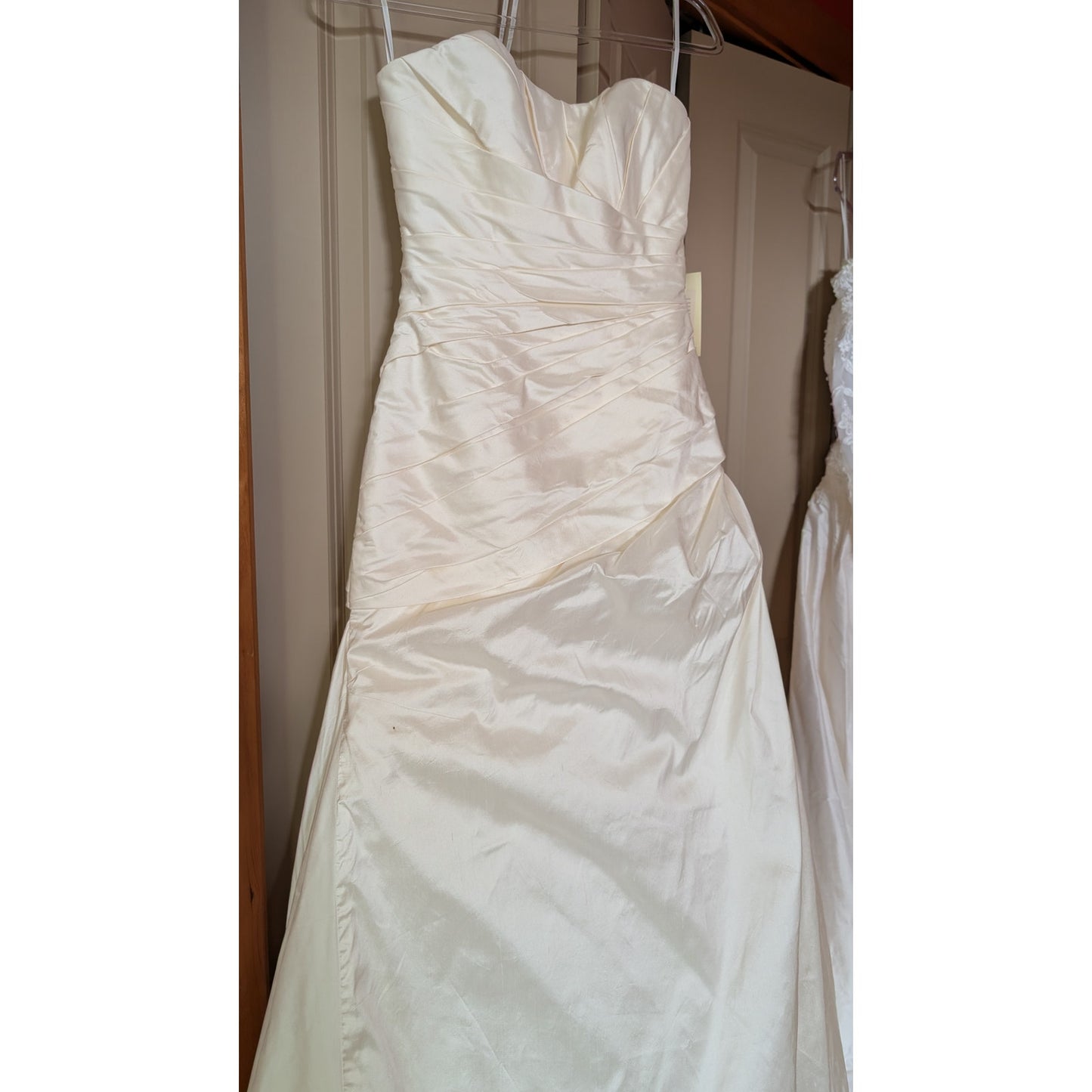 Pronovias Hawaii Silk Dupioni Wedding Dress Off-White NWT Size 4