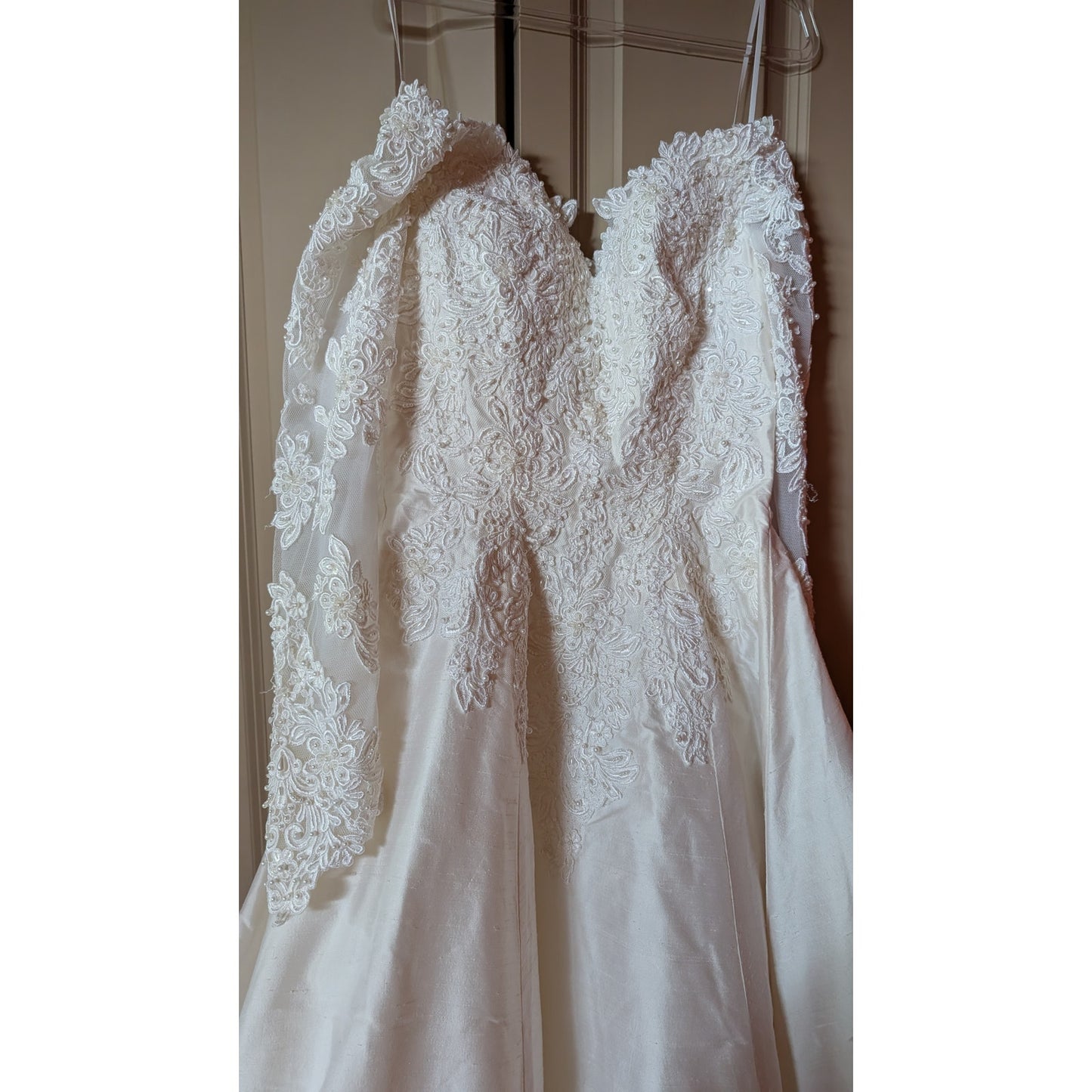 Mary’s Bridal Ivory Silk Wedding Dress Sweetheart Neckline Long Train