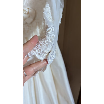 Mary’s Bridal Ivory Silk Wedding Dress Sweetheart Neckline Long Train