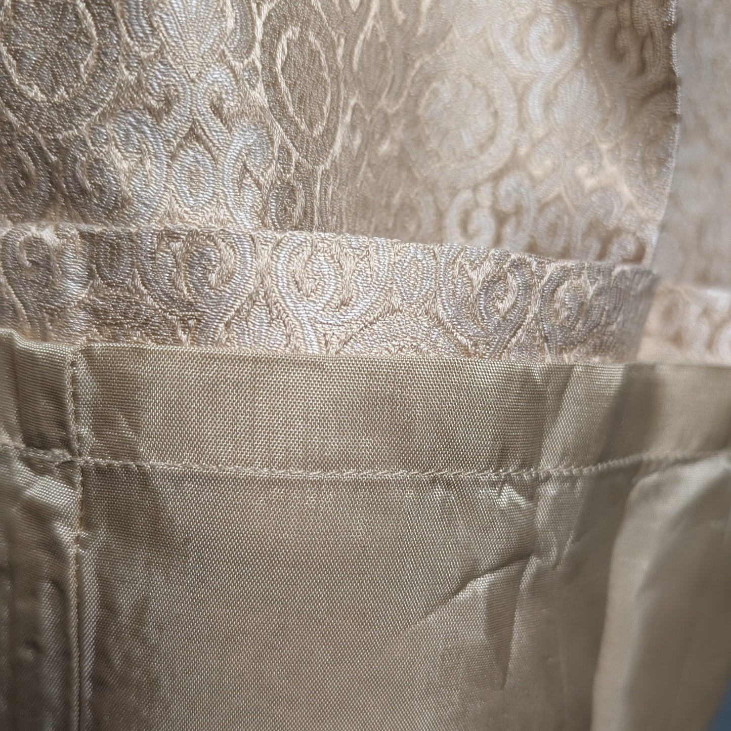 100% Silk Luxurious Ann Taylor Cream Brocade Paisley Pants  Size 2
