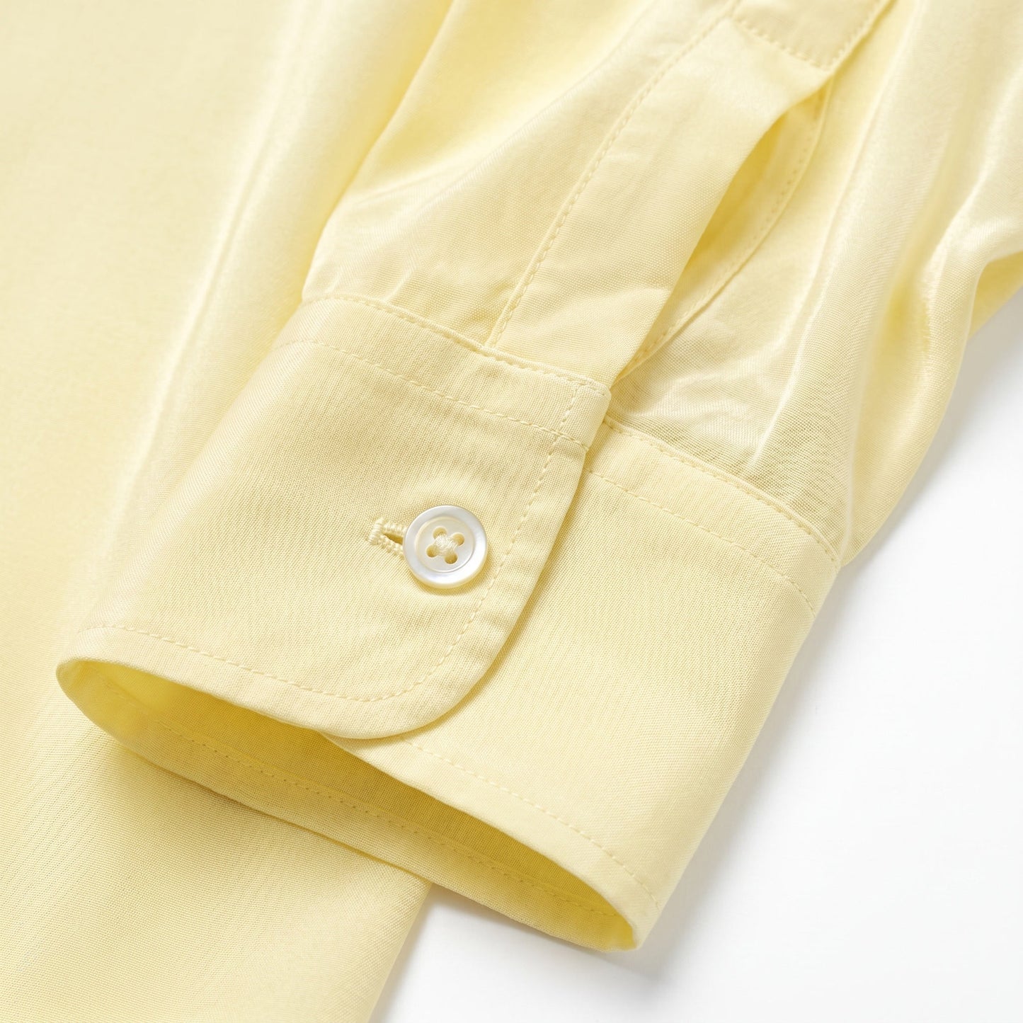 100% Silk Equipment Femme Fresh Yellow Silk Blouse Signature Dual Pocket Button-Down