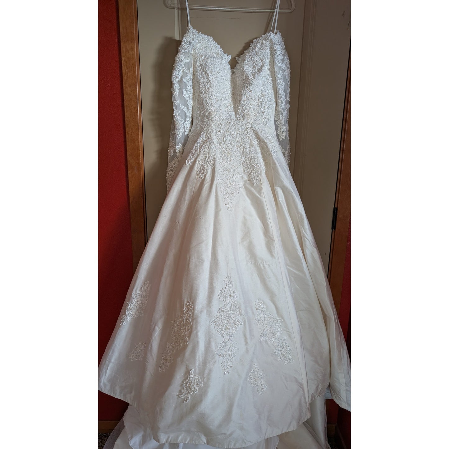 Mary’s Bridal Ivory Silk Wedding Dress Sweetheart Neckline Long Train