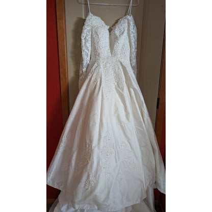 Mary’s Bridal Ivory Silk Wedding Dress Sweetheart Neckline Long Train