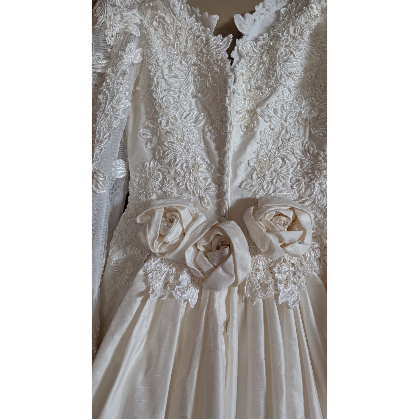 Mary’s Bridal Ivory Silk Wedding Dress Sweetheart Neckline Long Train