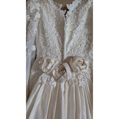 Mary’s Bridal Ivory Silk Wedding Dress Sweetheart Neckline Long Train