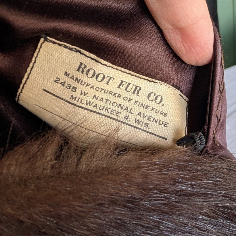 Vintage Root Fur Co Milwaukee Genuine Beaver Fur Cape Brown
