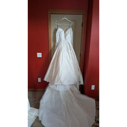 Mary’s Bridal Ivory Silk Wedding Dress Sweetheart Neckline Long Train
