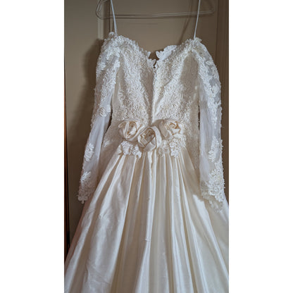 Mary’s Bridal Ivory Silk Wedding Dress Sweetheart Neckline Long Train