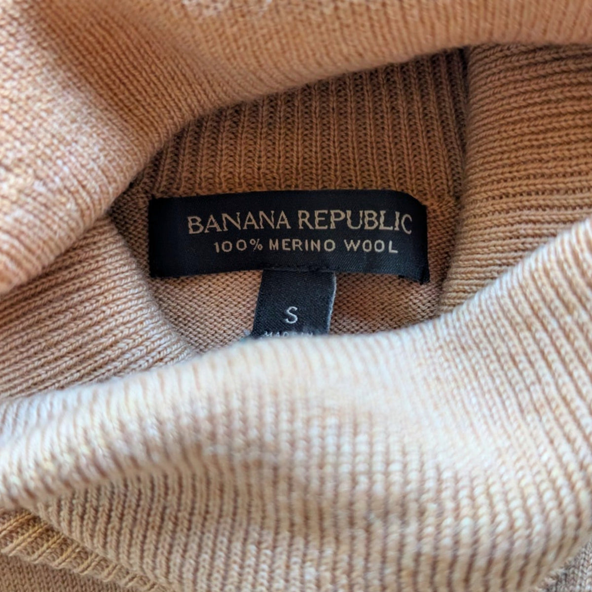 Banana Republic 100% Merino Wool Turtleneck Sweater, Camel, Size S